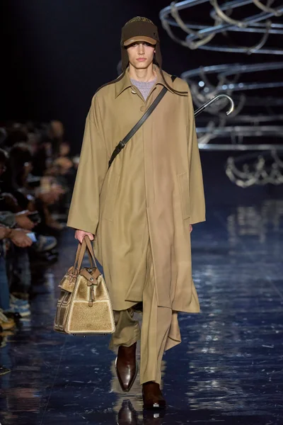 Look 32